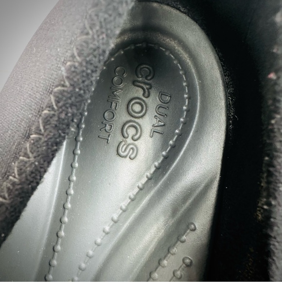 Crocs Busy Day Black Strappy Wedge Sandals Casual Shoes 205306 | Size US 8 - Picture 2 of 9